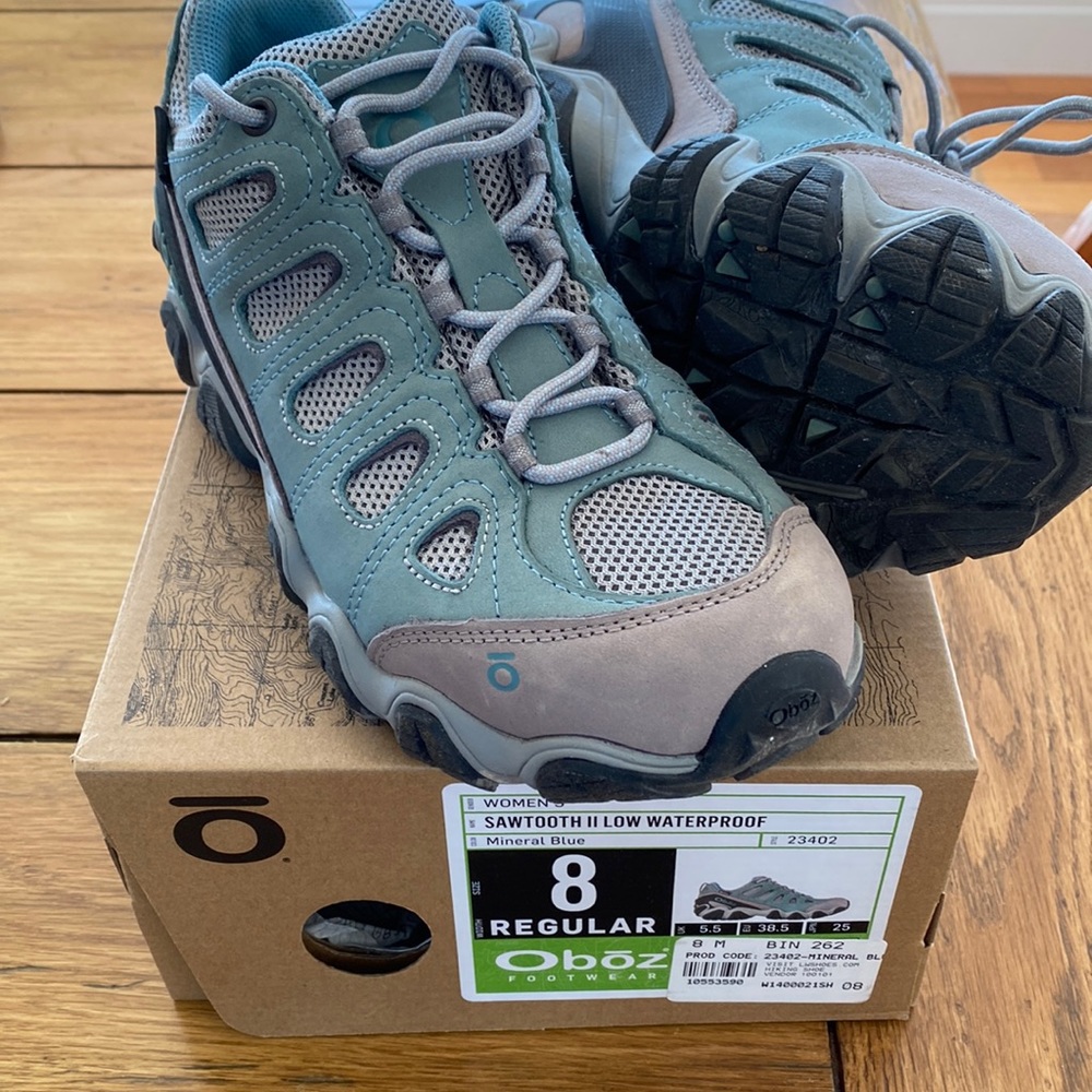 Oboz women’s hiking shoes: Sawtooth II Low Waterproof, size 8 in box